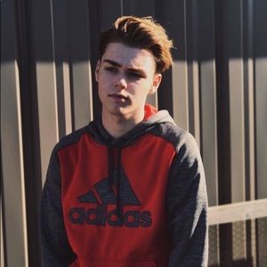 Meet your Posher, Devin